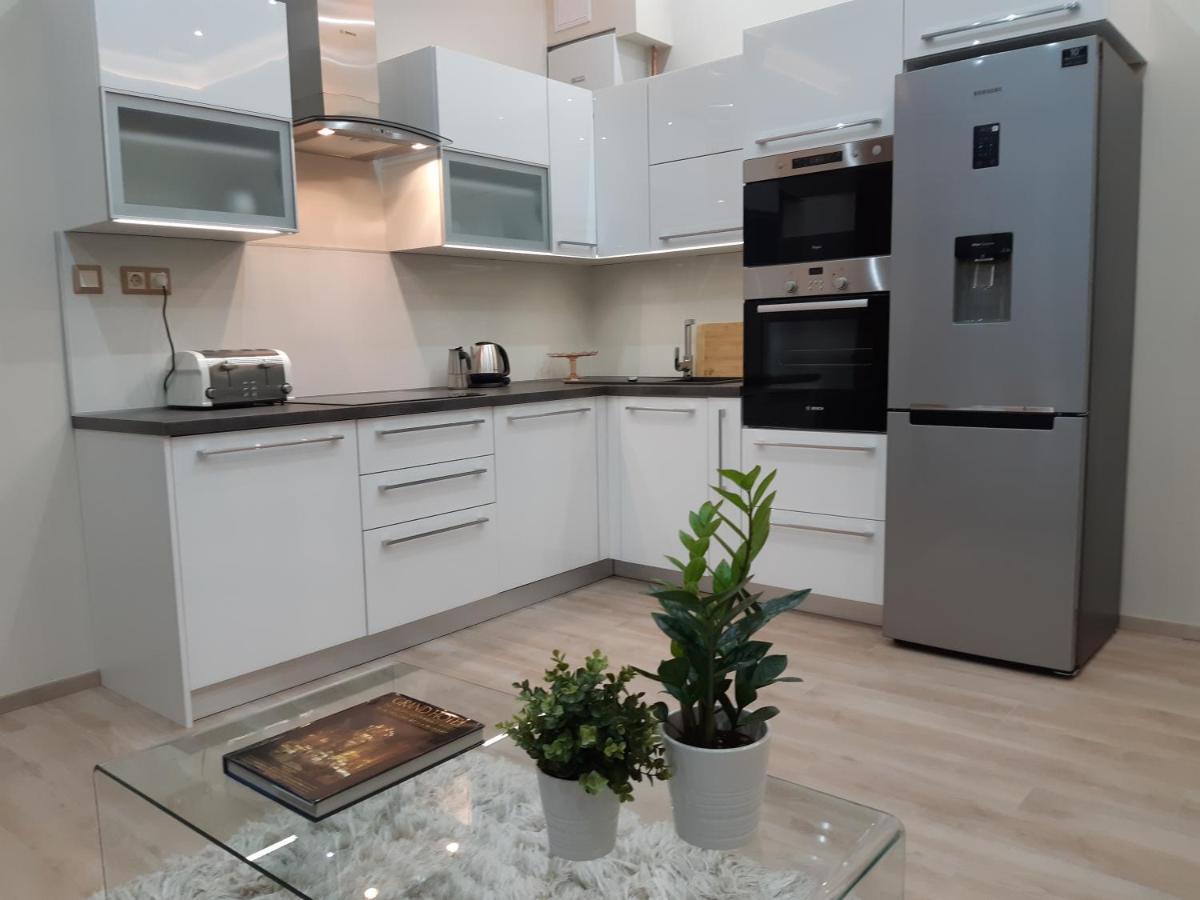 Modern, Quiet & Cozy Apartment In The Middle Of Downtown Near Danube At Fashion Street Boedapest Buitenkant foto